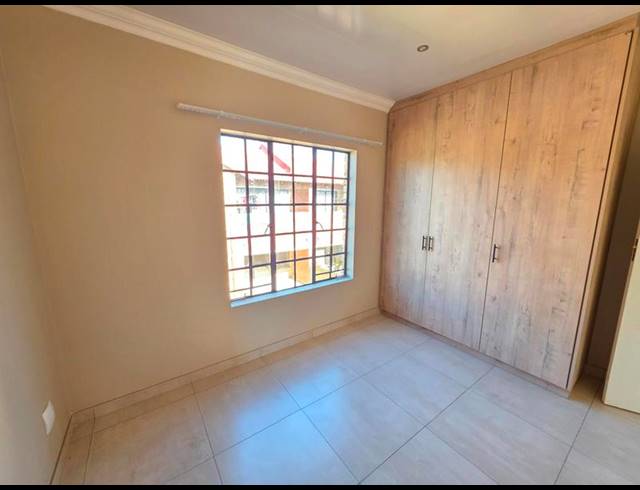 2 BEDROOM TOWNHOUSE FOR SALE IN MEYERTON CENTRAL